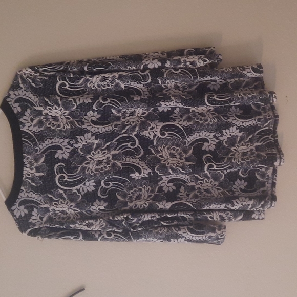 Cato Long Sleeve Black and White Blouse  *BOGO* - Picture 5 of 6